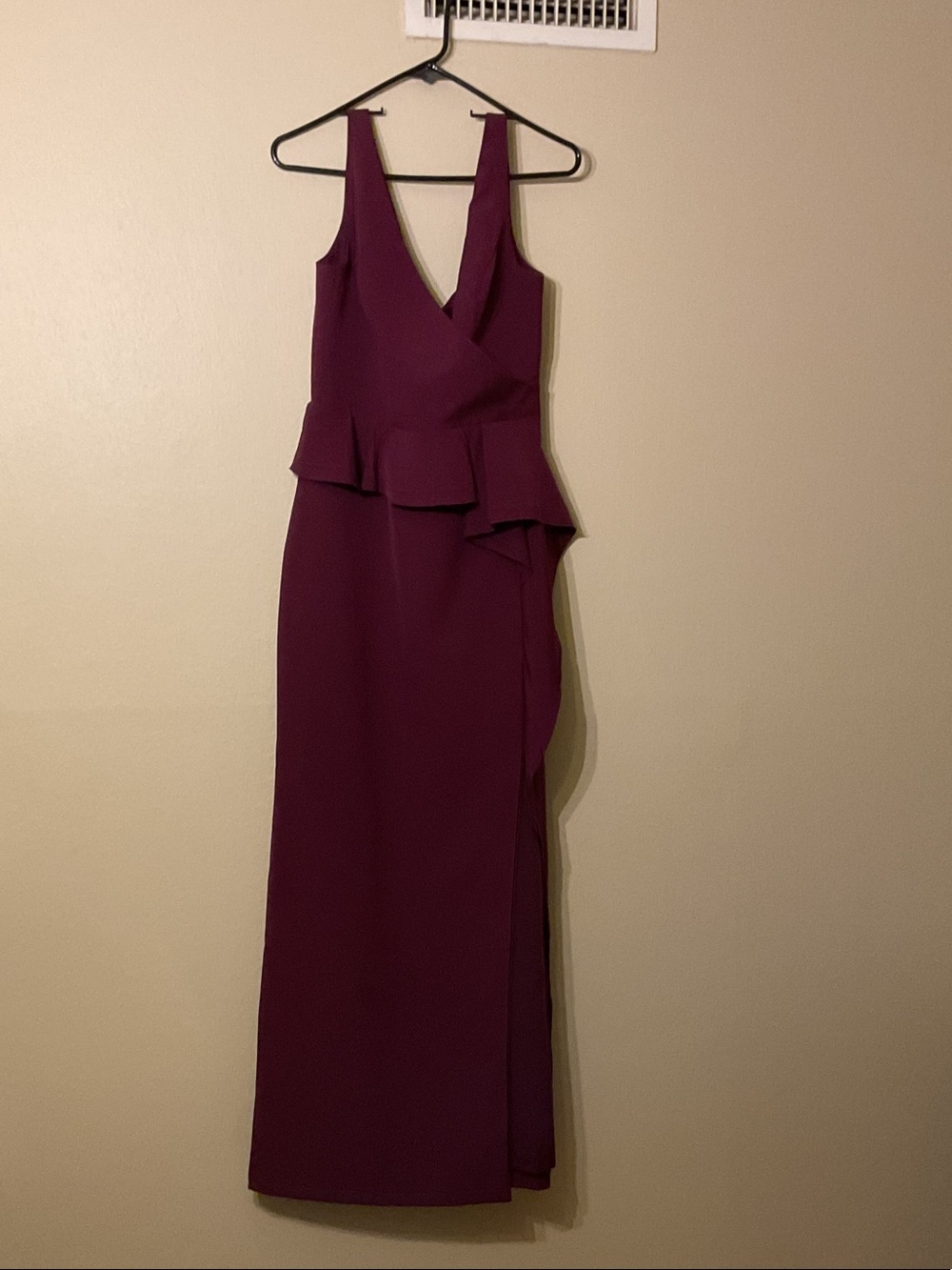 Vince Camuto Sleeveless Peplum V-Neck Maxi Dress in Deep Plum Size 8